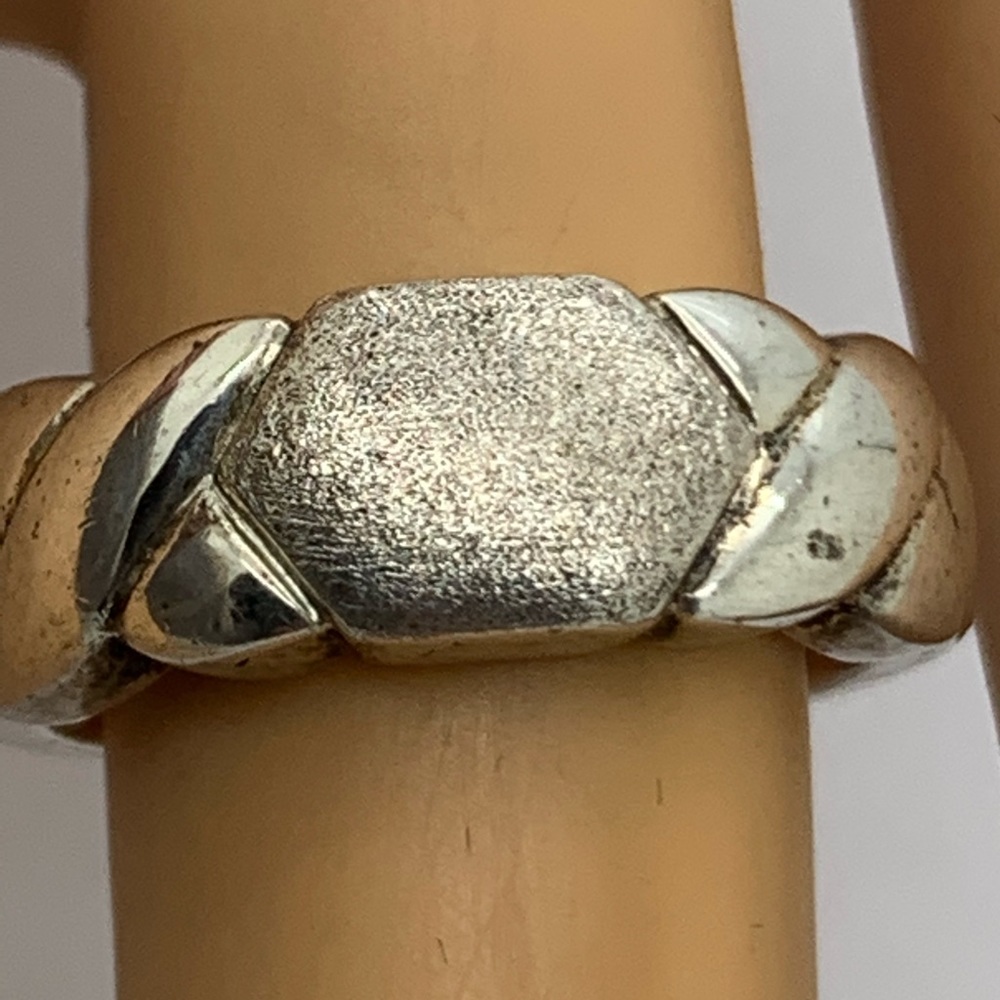 925. Vintage Sterling X Ring Sz.7
